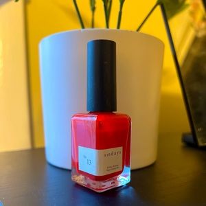 Very cute red color, not too vibrant, very mild